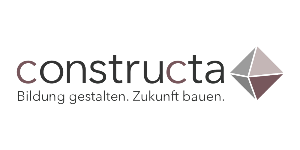 Logo con la scritta «constructa» e una piramide in 3D, sotto la quale figura lo slogan «Plasmare l’istruzione. Costruire il futuro».